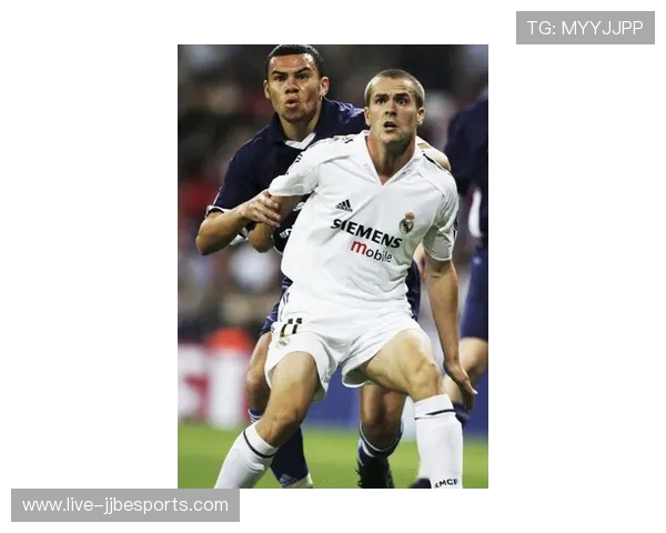 足球球星大牙辉煌生涯与绿茵场上的荣耀时刻